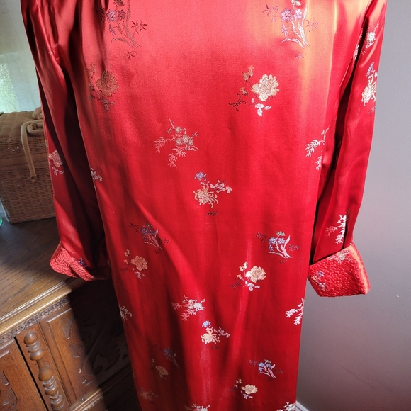 VINTAGE ASIAN PRINT RAYON RED SATIN LONG JACKET - Picture 6 of 11